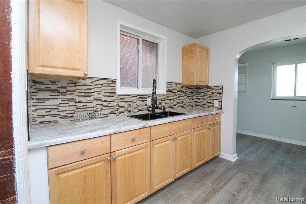 16889 Edinborough Road Detroit, MI 48219 - Photo 9 of 35