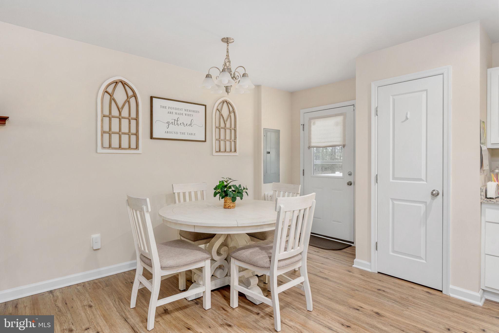 78 Rustic Lane Colonial Beach, VA 22443 - Photo 17 of 56 Charming dining nook with natural light.