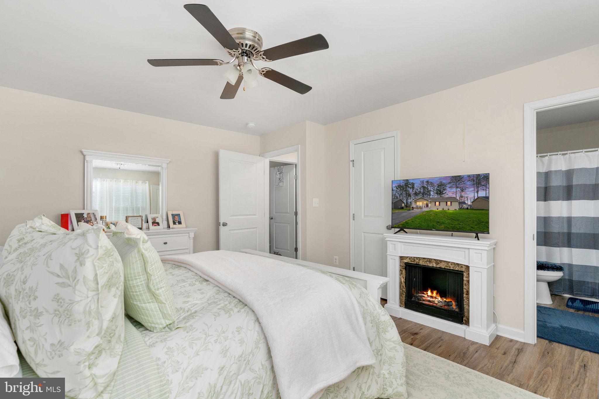 78 Rustic Lane Colonial Beach, VA 22443 - Photo 31 of 56 Cozy retreat with modern comforts.