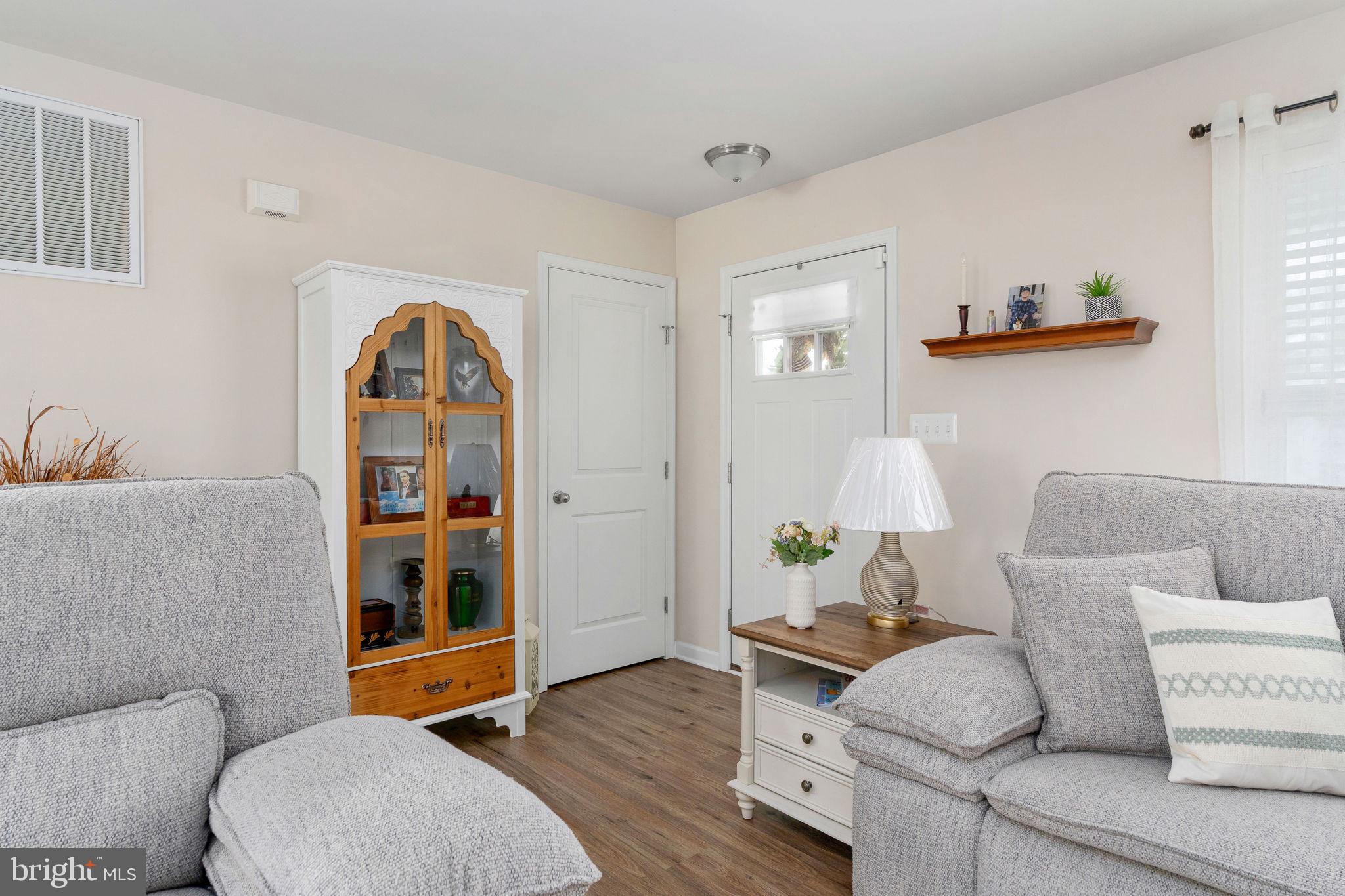 78 Rustic Lane Colonial Beach, VA 22443 - Photo 9 of 56 Cozy living space with inviting charm.