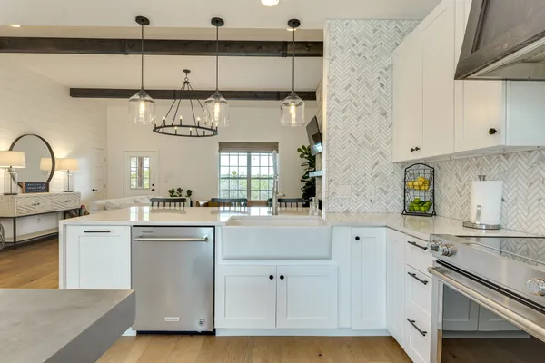 $3,000 | 24236 Spur Trail, Spicewood, TX 78669