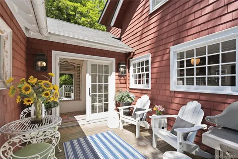 $1,899,000 | 42 Hillcrest Avenue, Roslyn, NY 11576