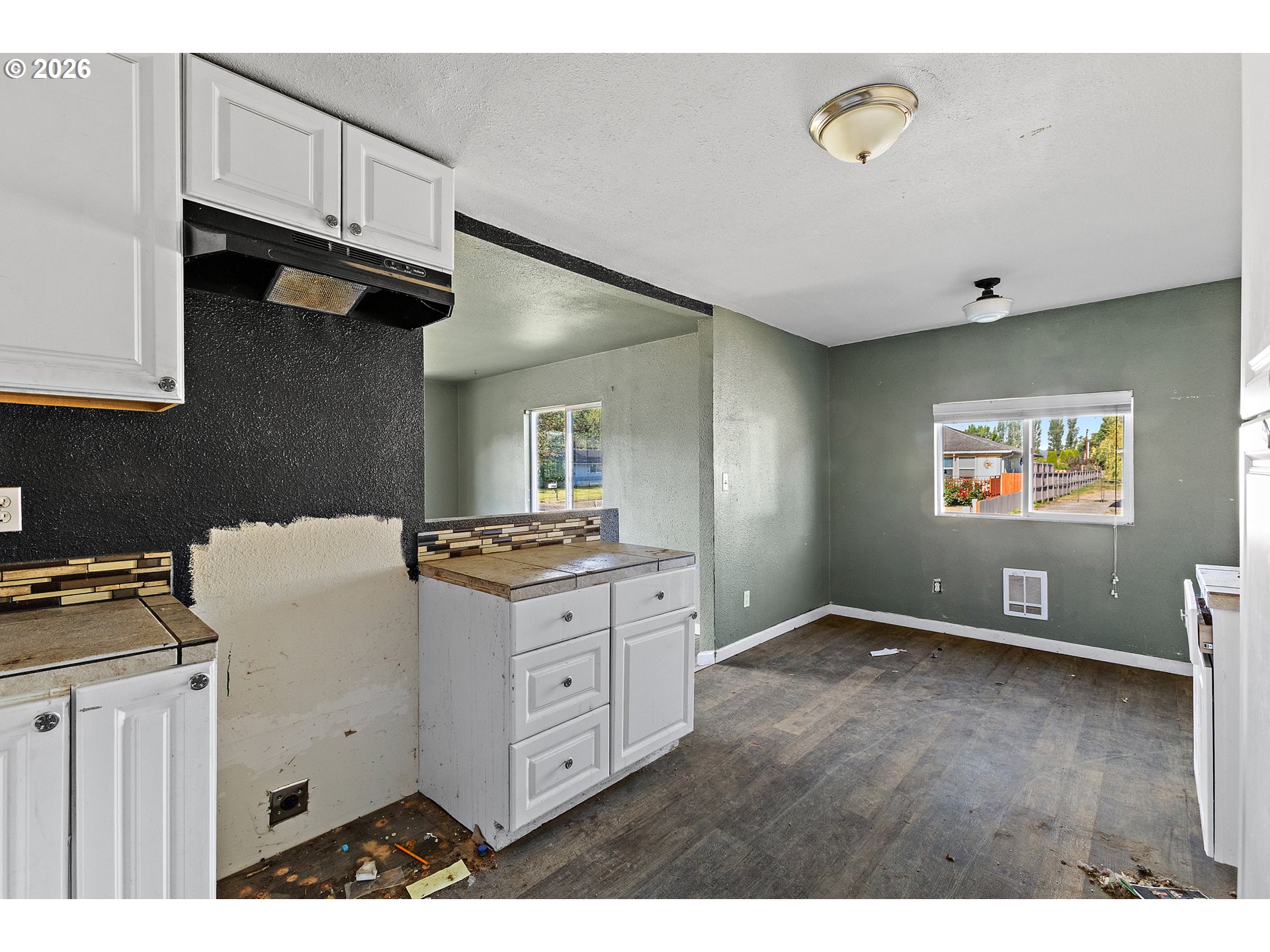 3176 Florida Street Longview, WA 98632 - Photo 6 of 25 Kitchen