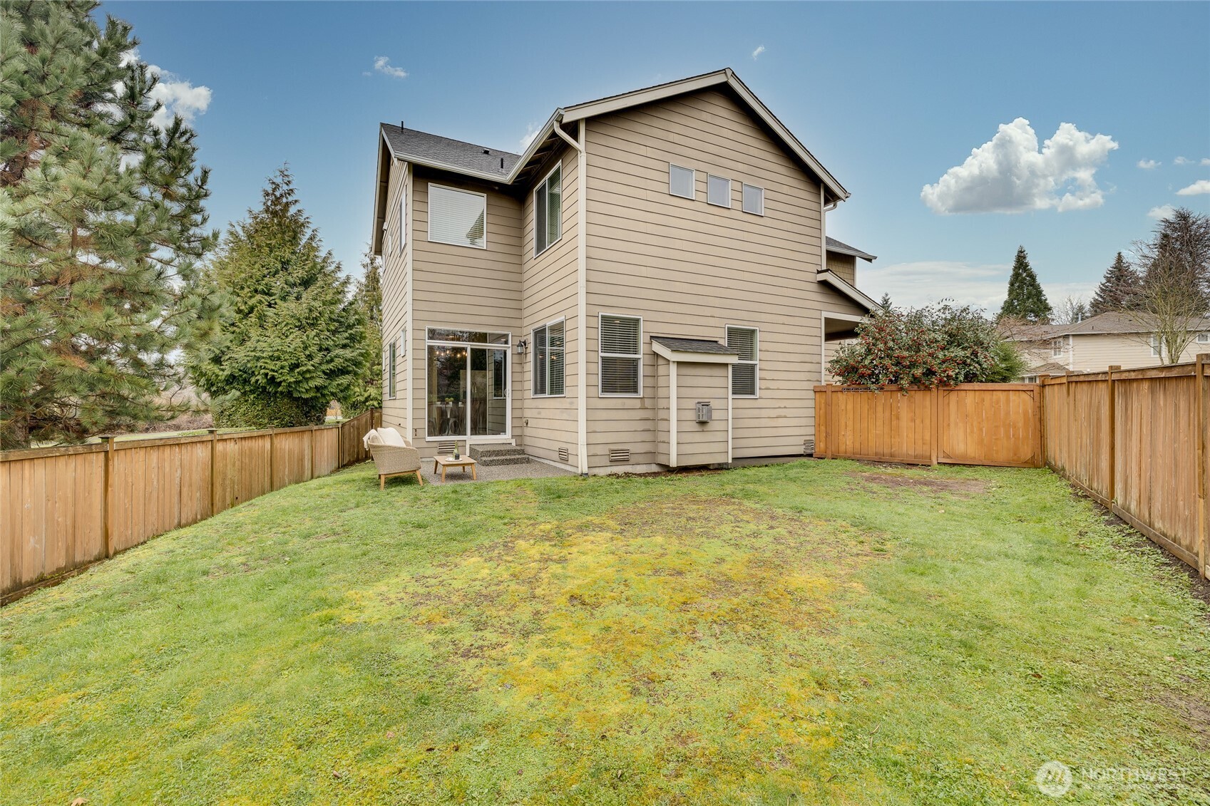 1016 207th Street Southwest Lynnwood, WA 98036 - Photo 33 of 39 a backyard of a house