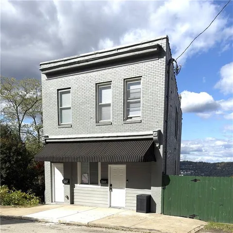 a house view with a outdoor space
