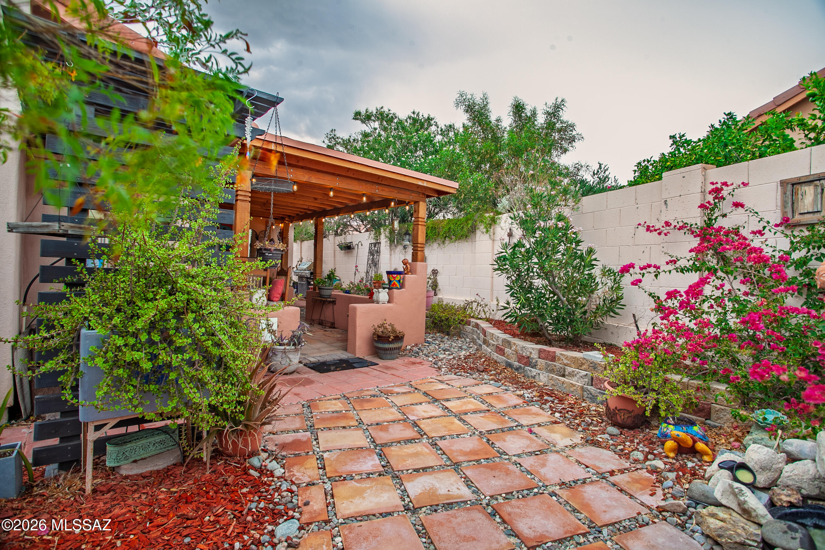 3469 West Sky Ridge Loop Tucson, AZ 85742 - Photo 17 of 50 Gorgeous & lush backyard / courtyard