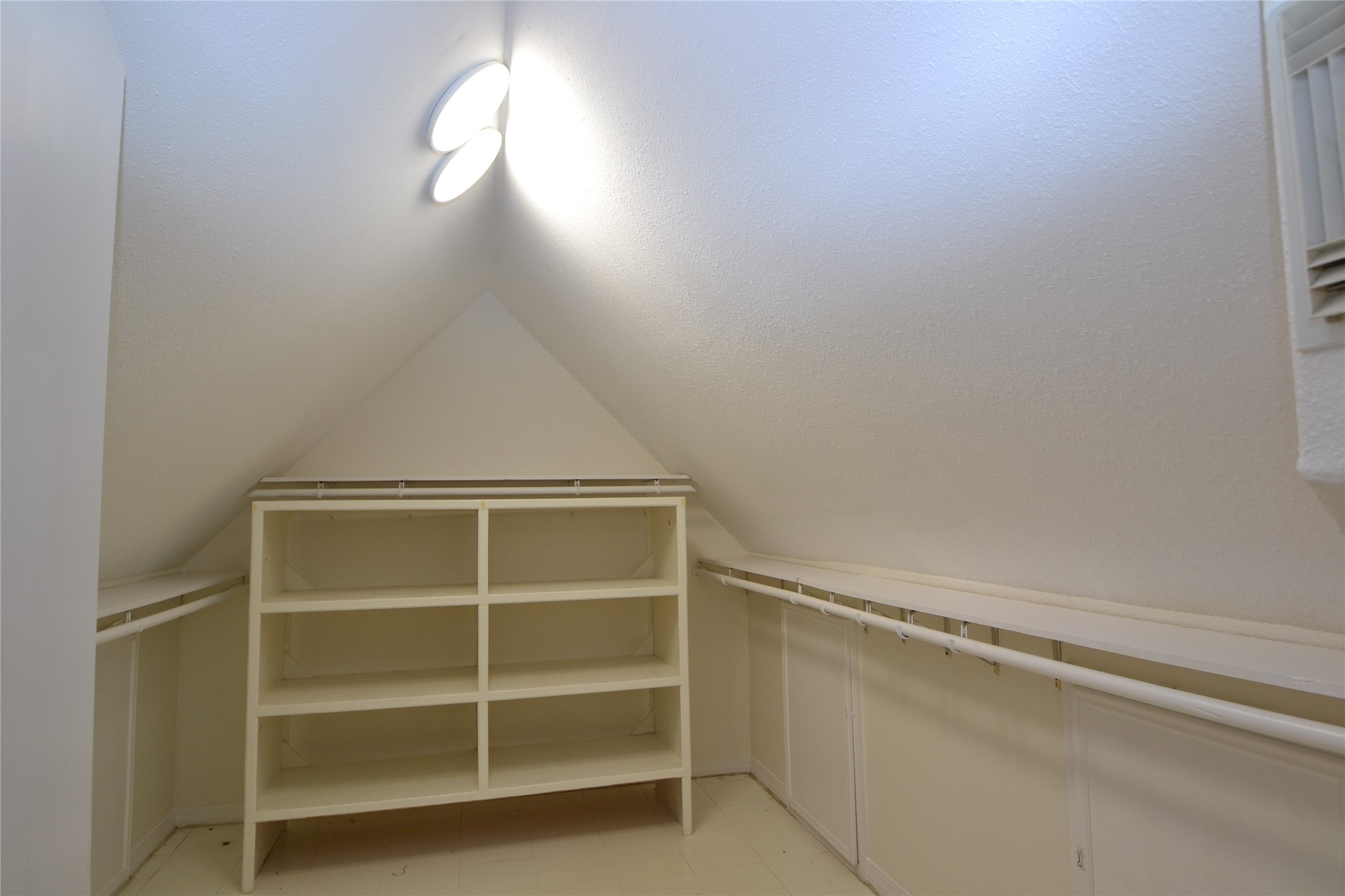 2135 Bissonnet Street Houston, TX 77005 - Photo 35 of 49 ROOMSIZE CLOSETS