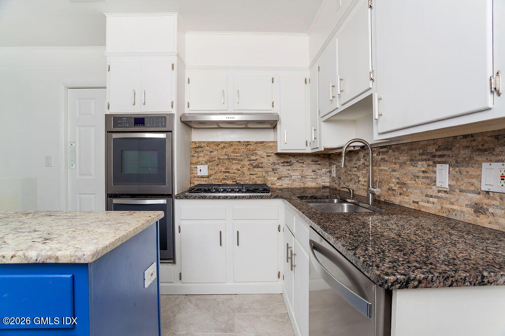 198 Valley Road Cos Cob, CT 06807 - Photo 8 of 31 Valley_021