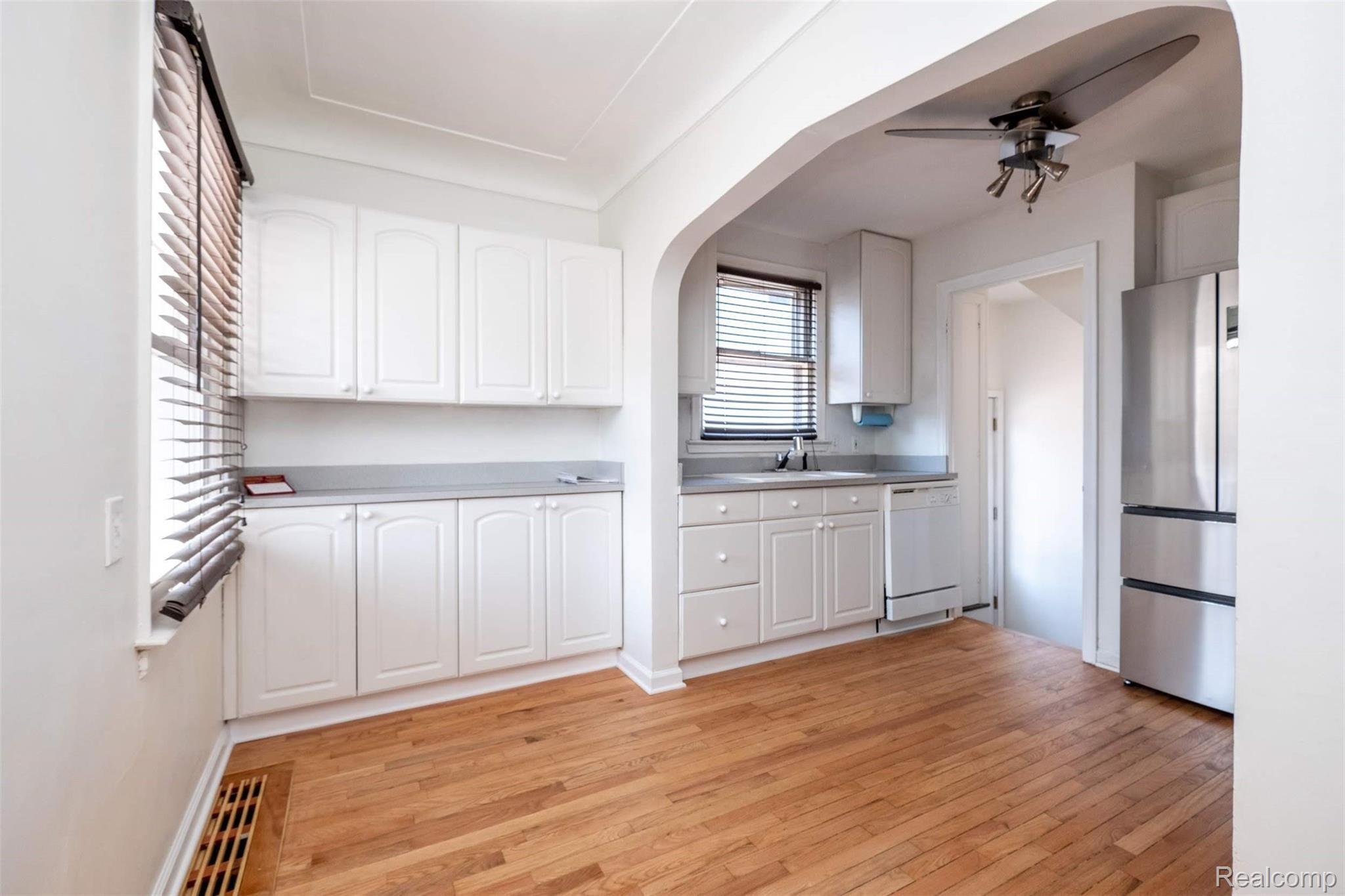 1784 Hampton Road Grosse Pointe, MI 48236 - Photo 10 of 33 1784 Hampton-10.jpg