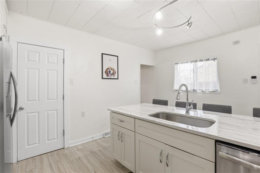 447 Edith Street Pittsburgh, PA 15211 - Photo 13 of 37 Gallery Image 13