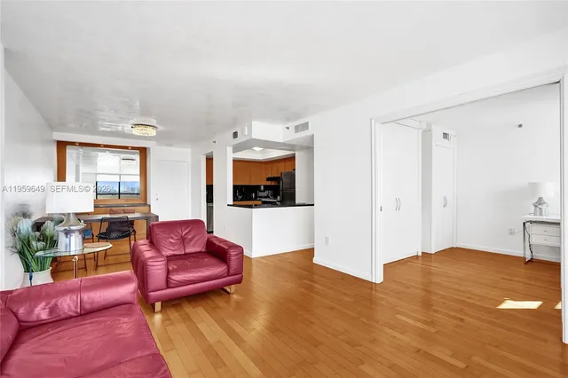 $4,000 | 1775 Washington Avenue, Unit PH4, Miami Beach, FL 33139