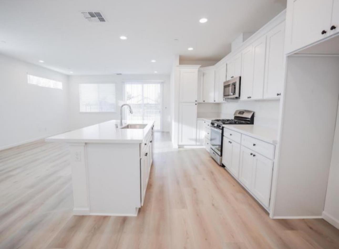 543 Fox Hunt Way Rio Linda, CA 95673 - Photo 5 of 7