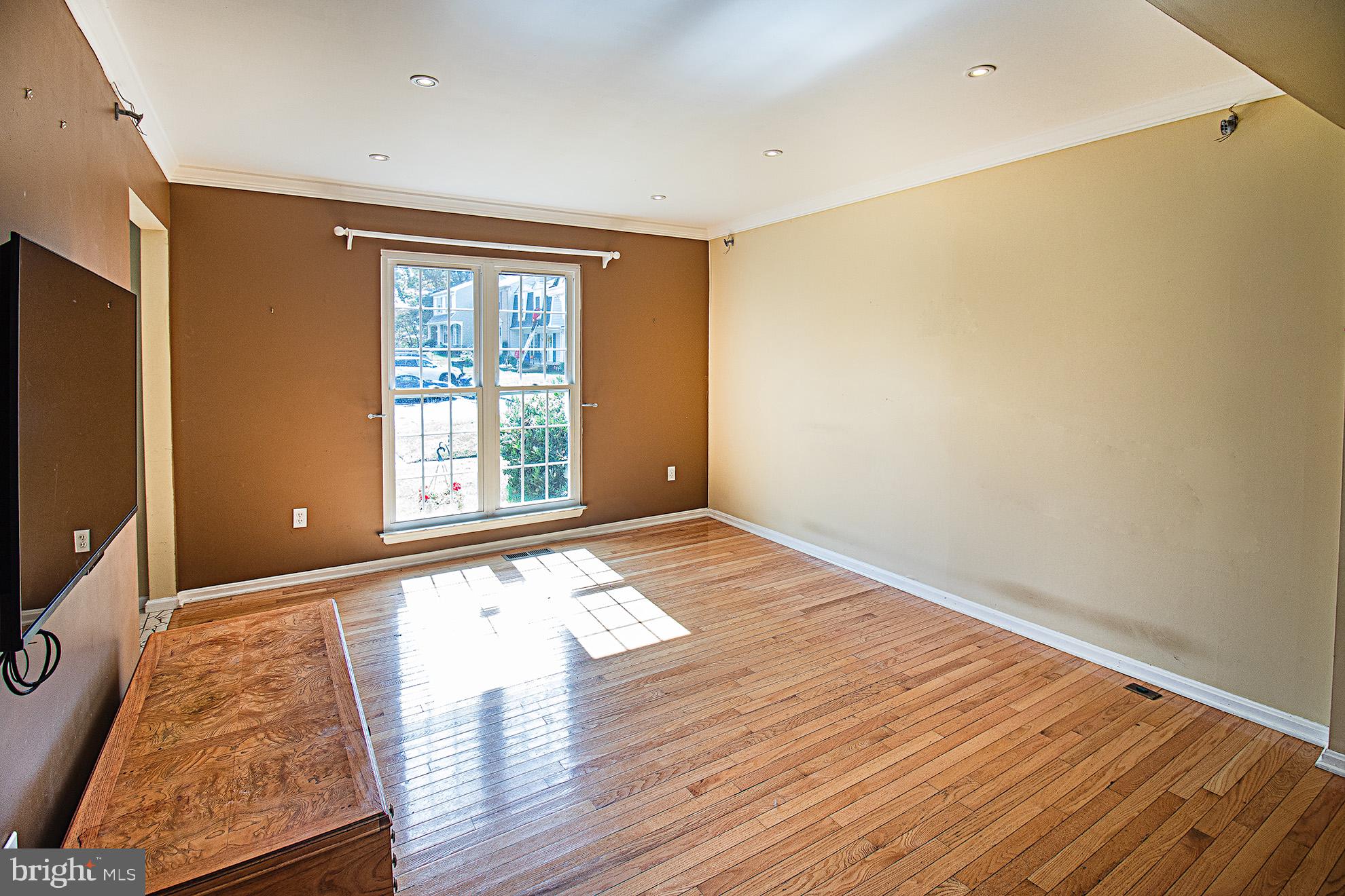 17645 Longview Lane Olney, MD 20832 - Photo 2 of 32