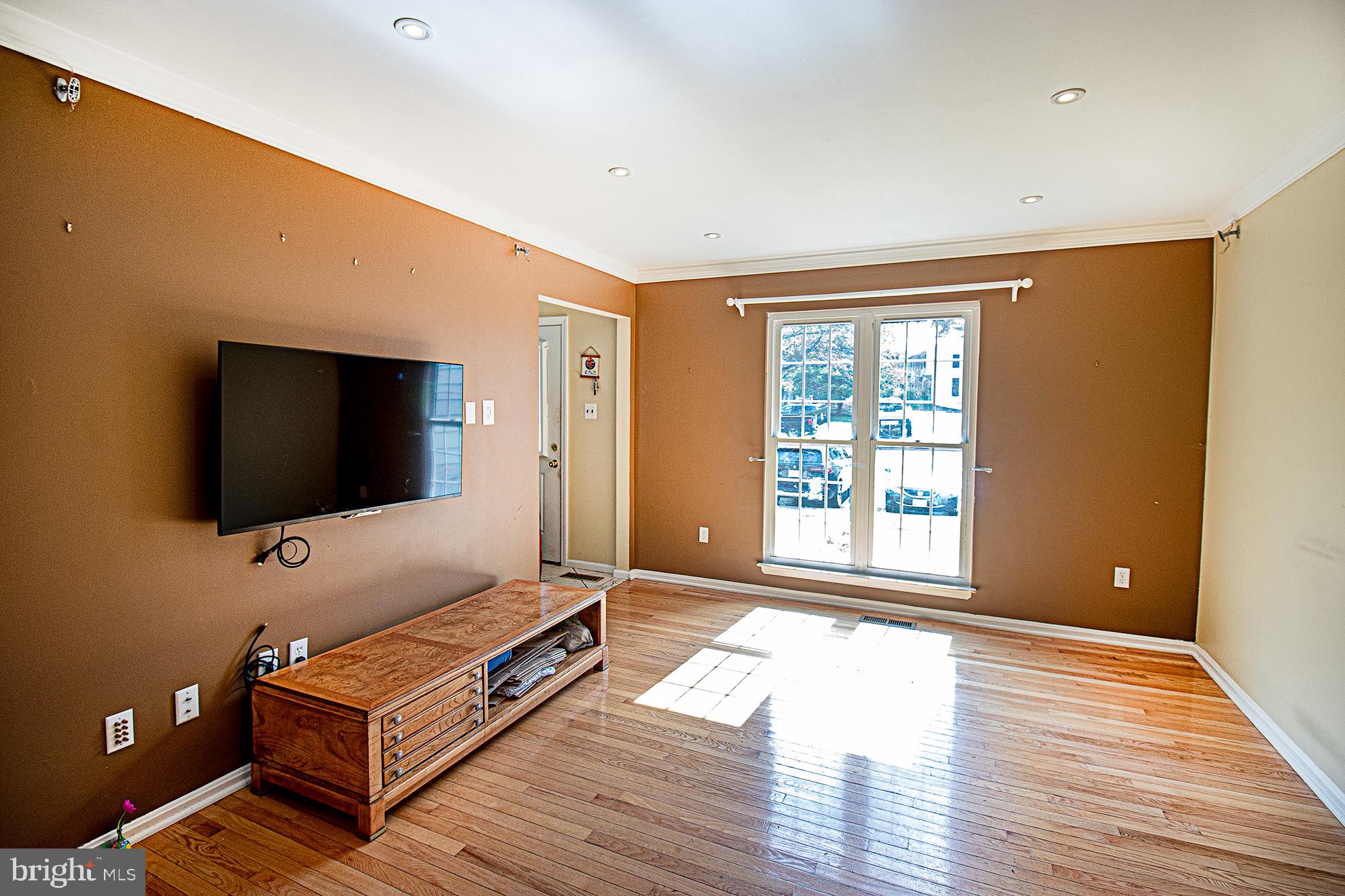 17645 Longview Lane Olney, MD 20832 - Photo 3 of 32