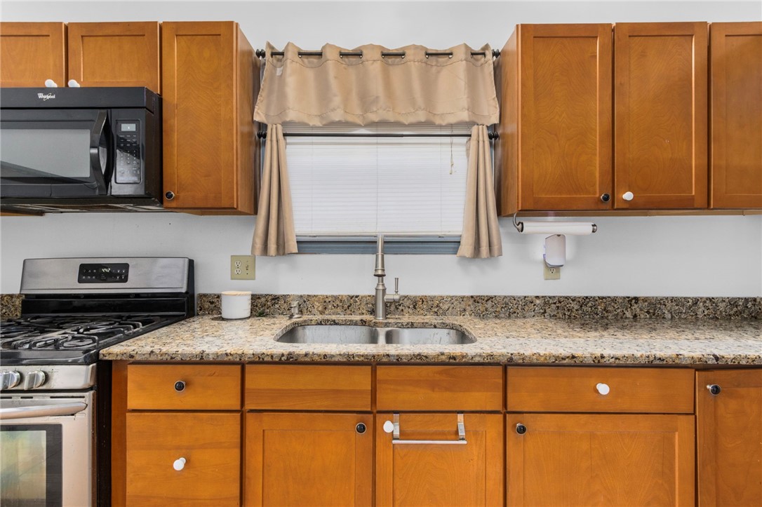 95 Corinth Street Providence, RI 02907 - Photo 11 of 38