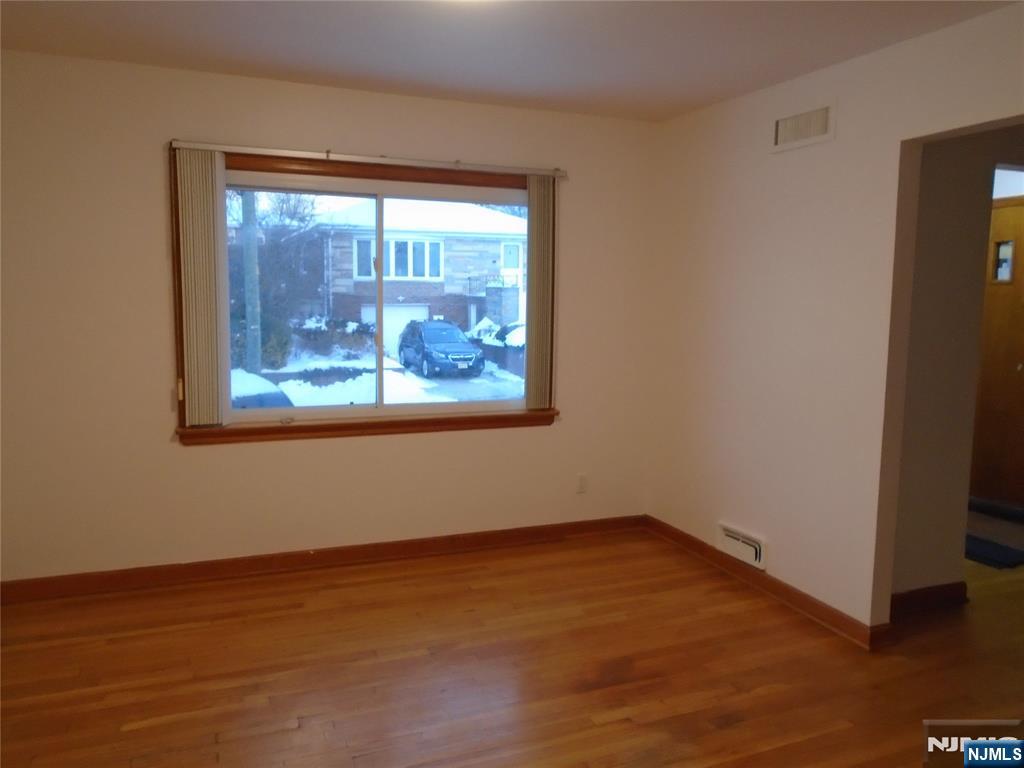 1038 Inwood Terrace Fort Lee, NJ 07024 - Photo 3 of 11