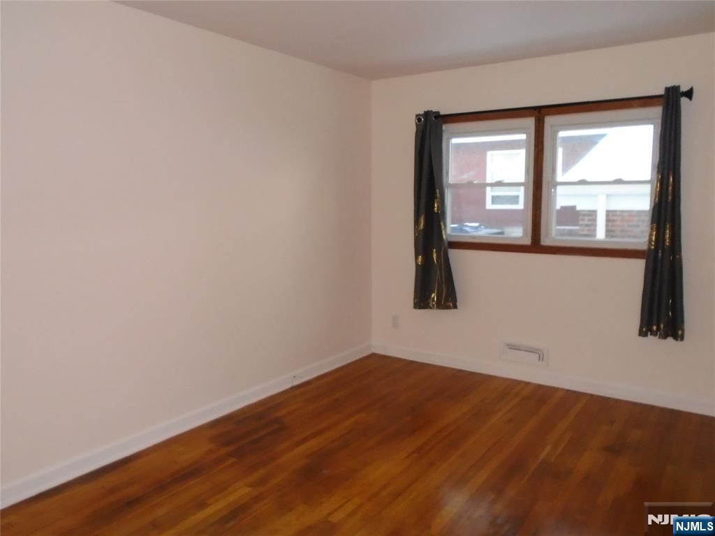 1038 Inwood Terrace Fort Lee, NJ 07024 - Photo 6 of 11