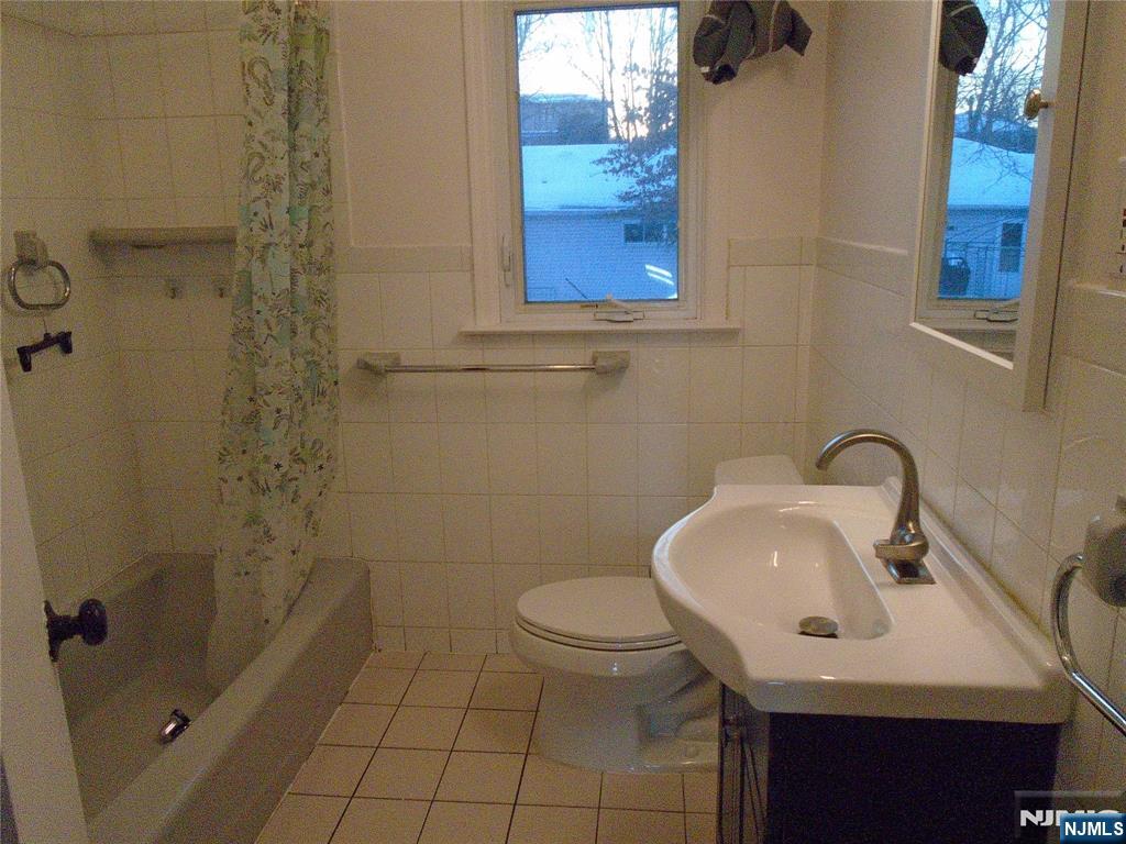 1038 Inwood Terrace Fort Lee, NJ 07024 - Photo 9 of 11