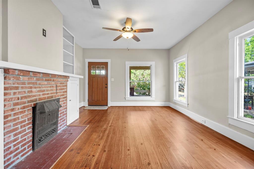 1715 College Avenue Fort Worth, TX 76110 - Photo 12 of 40