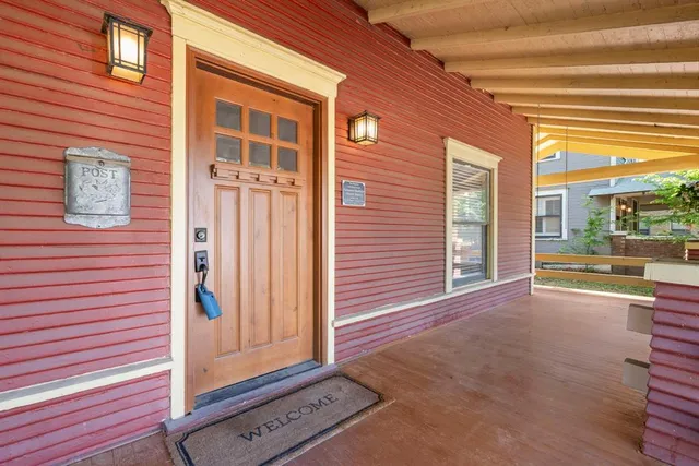 $2,800 | 1715 College Avenue, Fort Worth, TX 76110