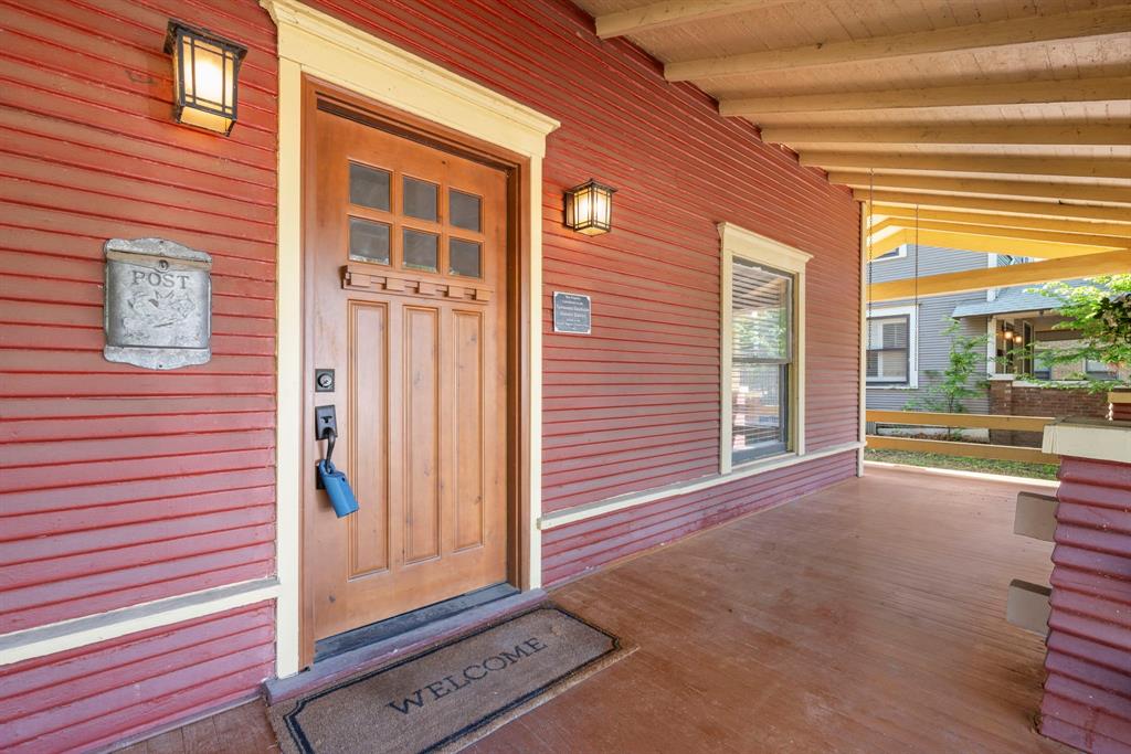 1715 College Avenue Fort Worth, TX 76110 - Photo 3 of 40