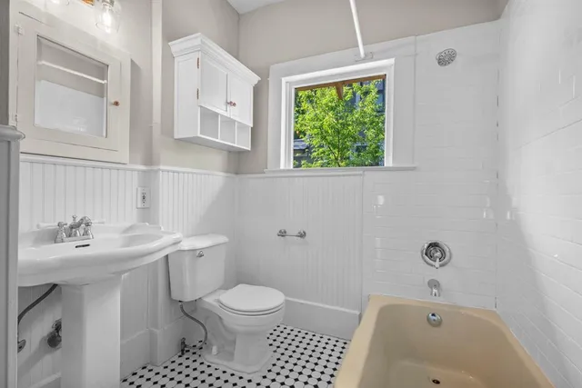 $2,800 | 1715 College Avenue, Fort Worth, TX 76110