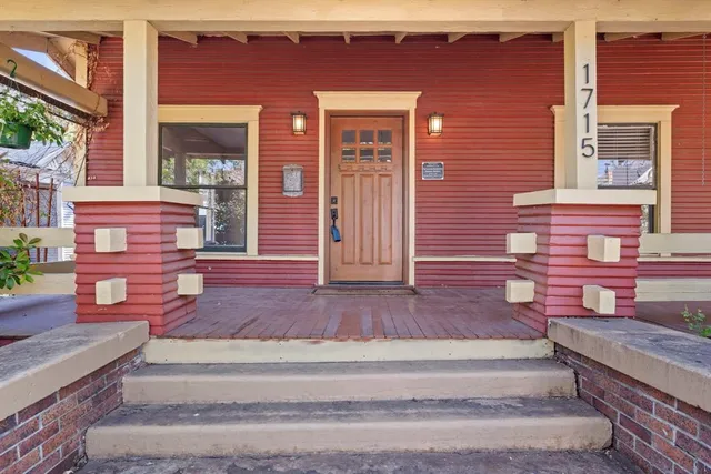 $2,800 | 1715 College Avenue, Fort Worth, TX 76110