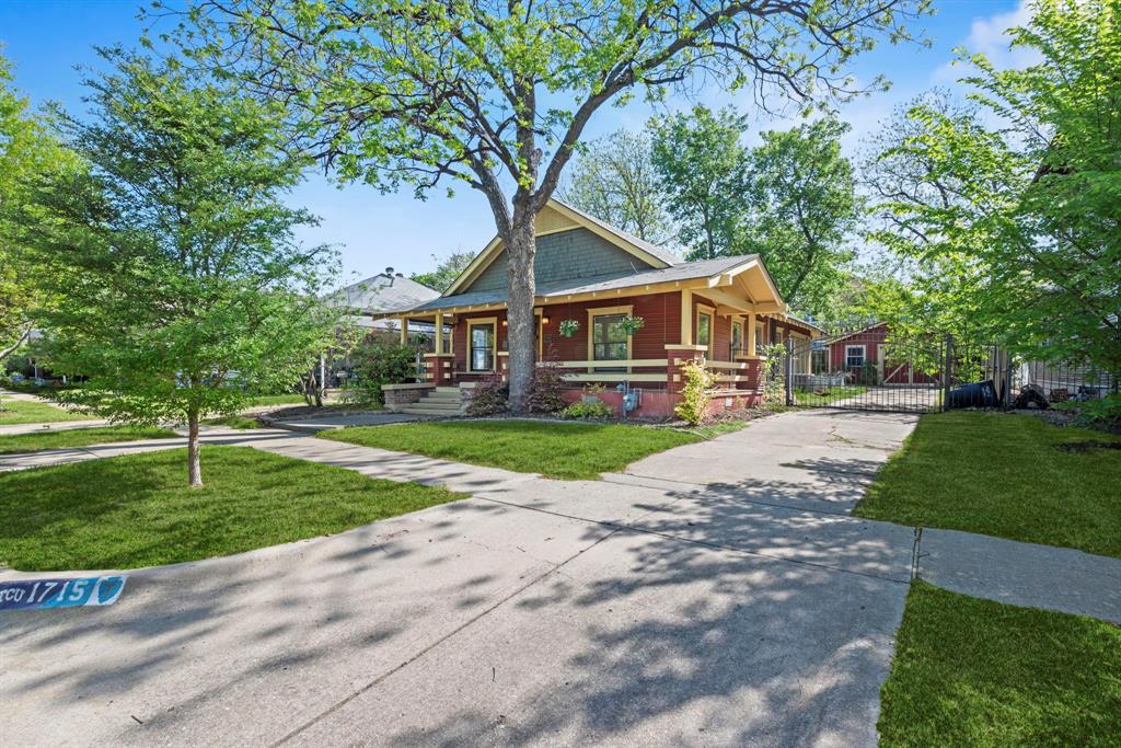 1715 College Avenue Fort Worth, TX 76110 - Photo 5 of 40 Grass has been digitally enhanced