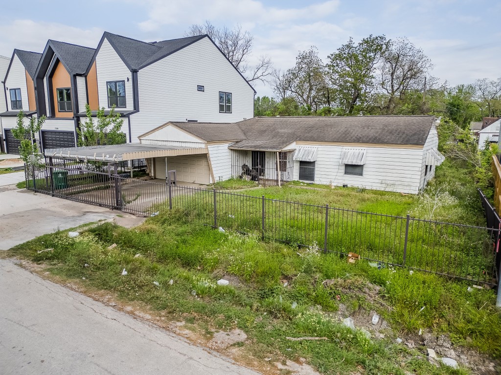 7121 England Street Houston, TX 77021 - Photo 12 of 13 a view of a house with backyard sitting area and garden