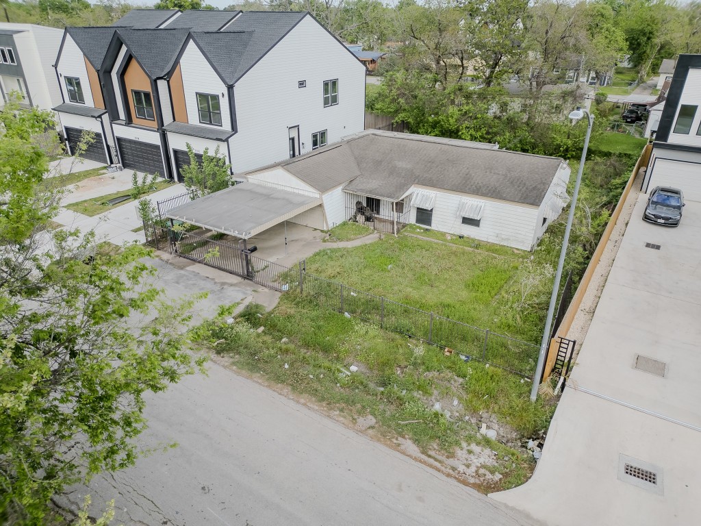 7121 England Street Houston, TX 77021 - Photo 2 of 13 an aerial view of a house