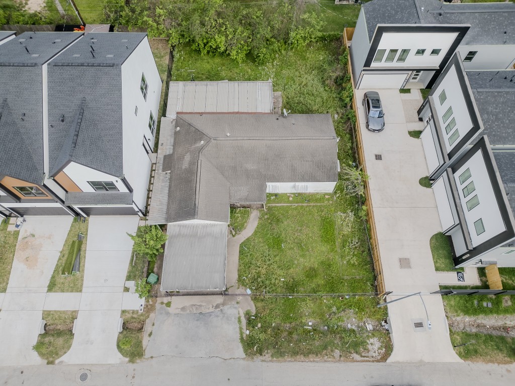7121 England Street Houston, TX 77021 - Photo 3 of 13 an aerial view of a house with a yard
