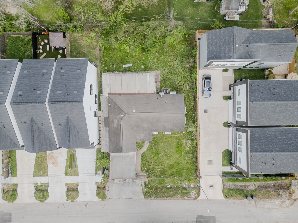 7121 England Street Houston, TX 77021 - Photo 4 of 13 an aerial view of a house with a yard