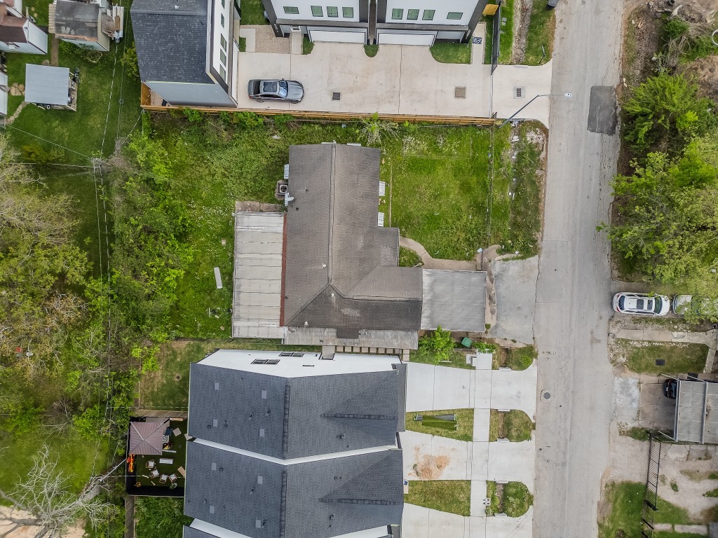 7121 England Street Houston, TX 77021 - Photo 8 of 13 an aerial view of residential houses with outdoor space and trees