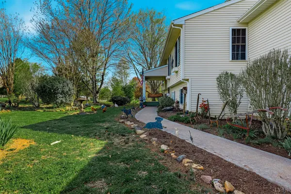 $589,500 | 1175 Davis Mill Lane, Bedford, VA 24523