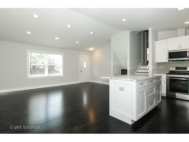 231 South George Street Barrington, IL 60010 - Photo 3 of 15