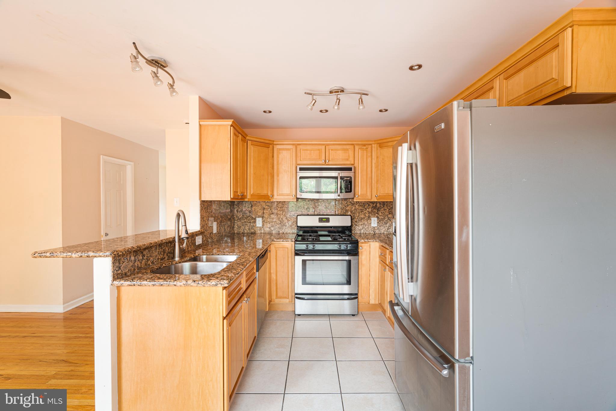 12541 Ramer Road Philadelphia, PA 19154 - Photo 11 of 38 Kitchen