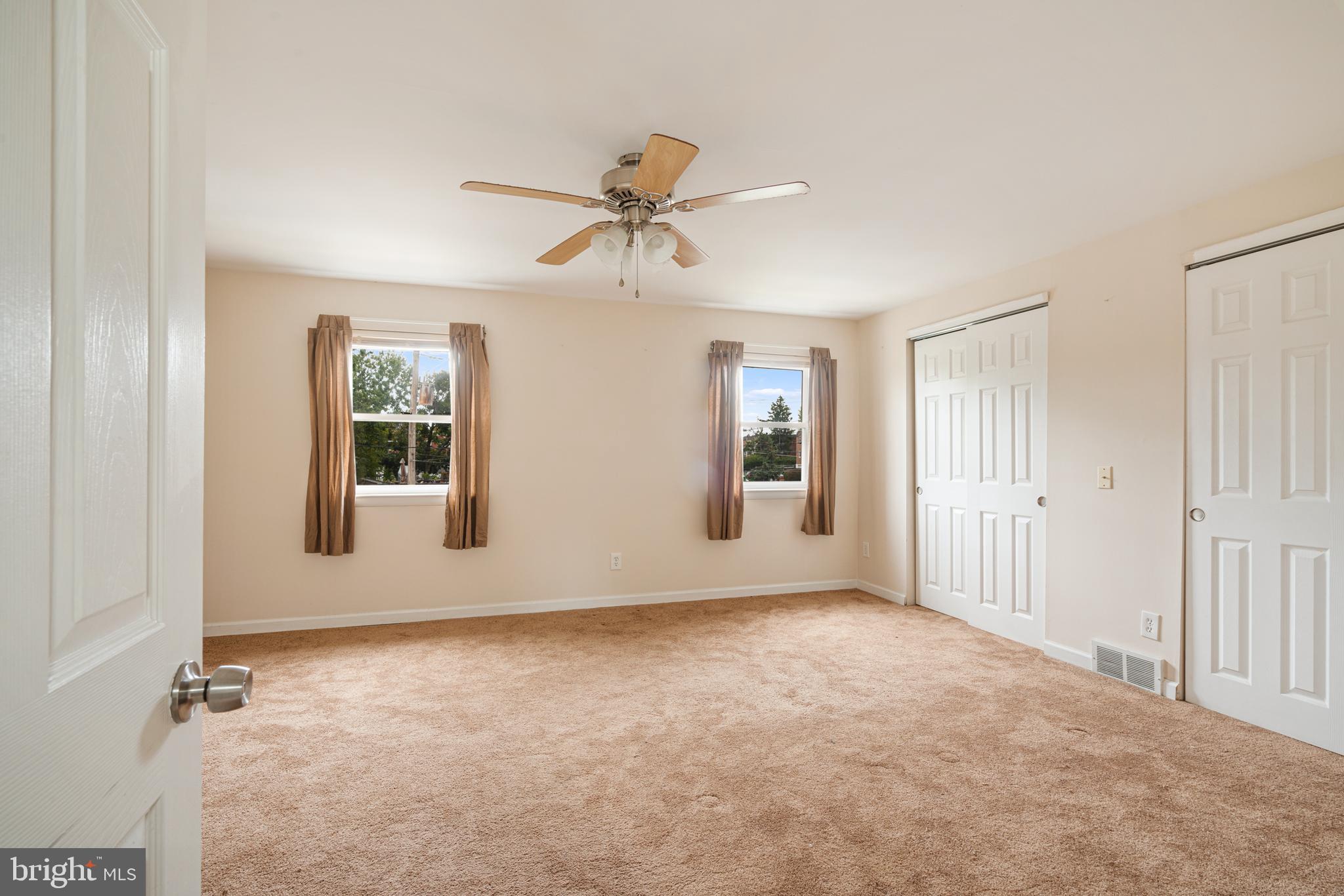 12541 Ramer Road Philadelphia, PA 19154 - Photo 18 of 38 Large Primary Bedroom