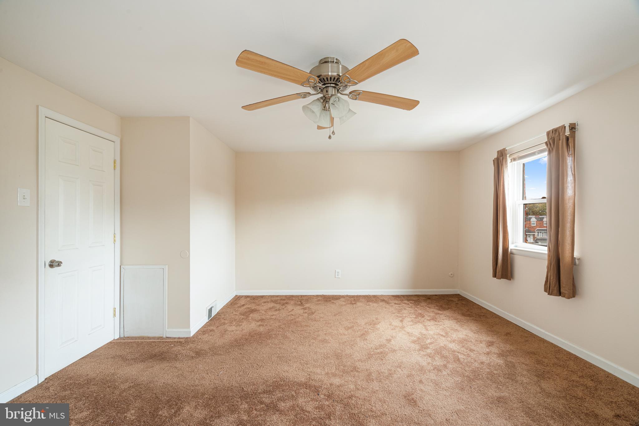 12541 Ramer Road Philadelphia, PA 19154 - Photo 19 of 38 Large Primary Bedroom w/ ceiling fan