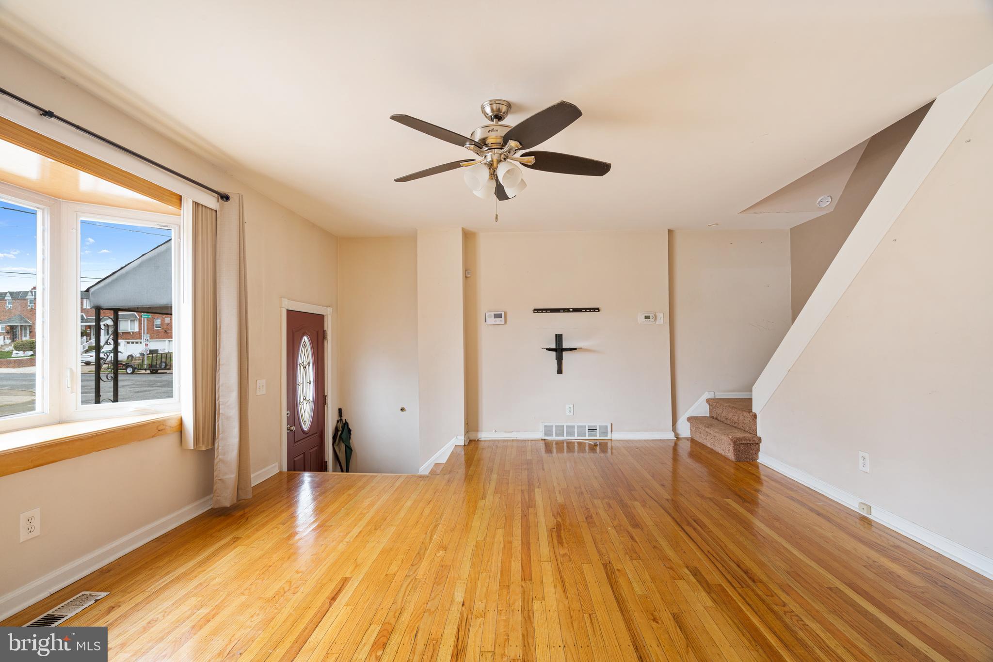 12541 Ramer Road Philadelphia, PA 19154 - Photo 5 of 38 Living Room
