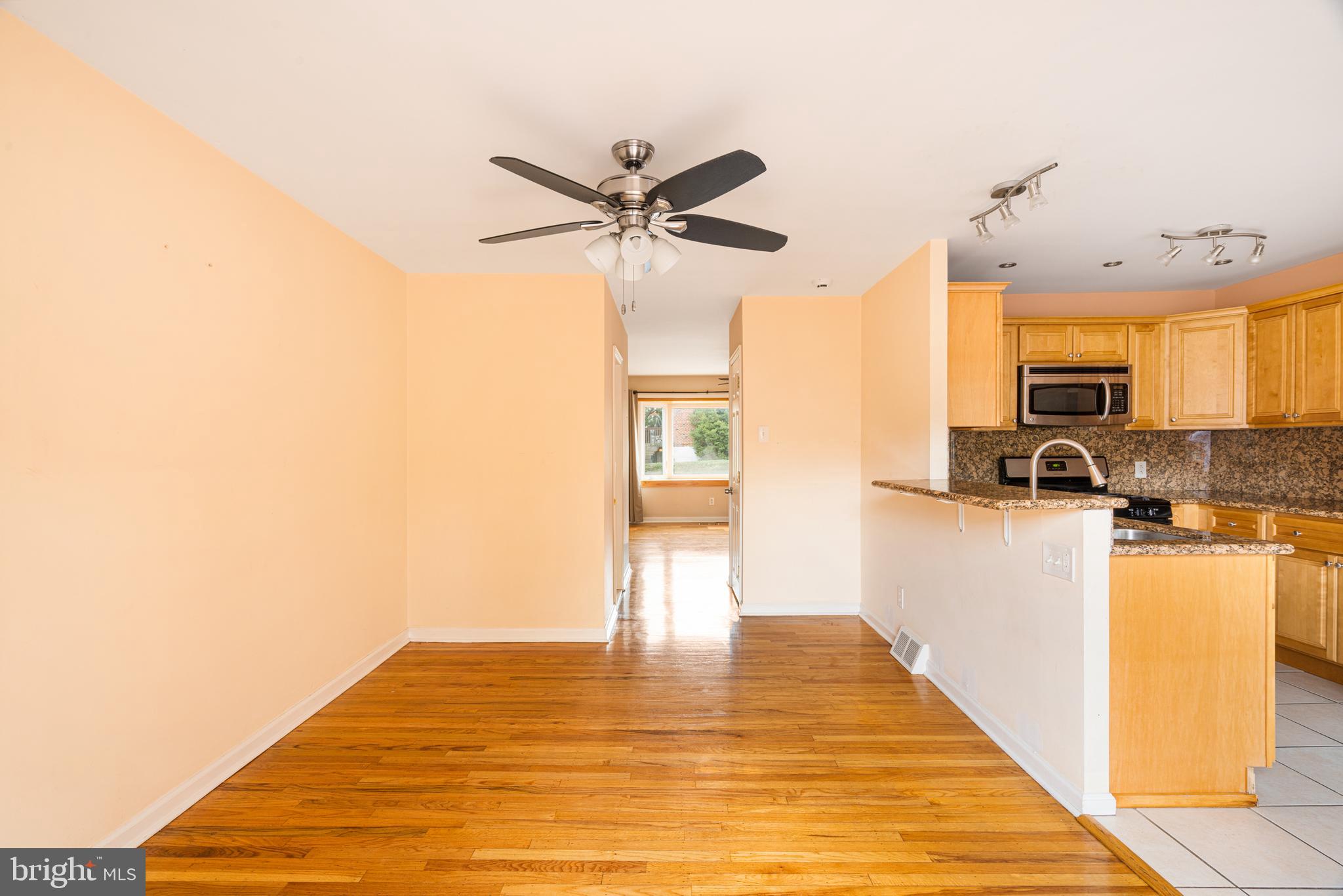 12541 Ramer Road Philadelphia, PA 19154 - Photo 10 of 38 Dining & Kitchen