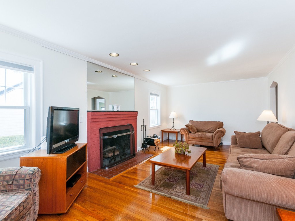 37 Landon Road Milton, MA 02186 - Photo 8 of 26 Gallery Image 8