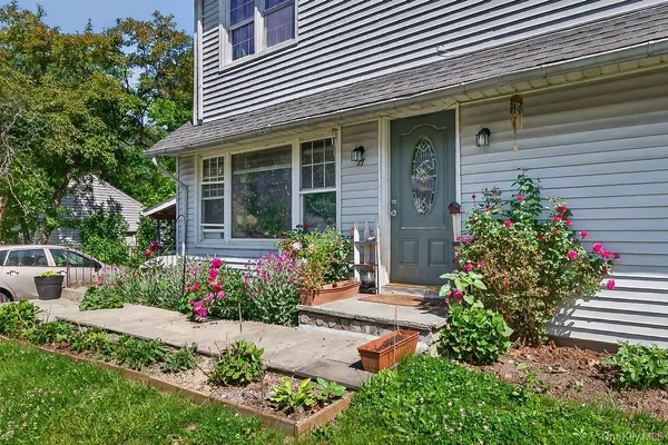 $615,000 | 27 Tomahawk Drive, White Plains, NY 10603