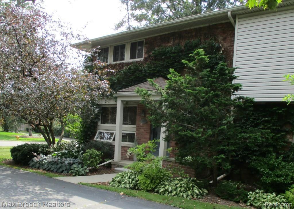 1001 North Adams Road Birmingham, MI 48009 - Photo 4 of 22 Front Entrance.jpg