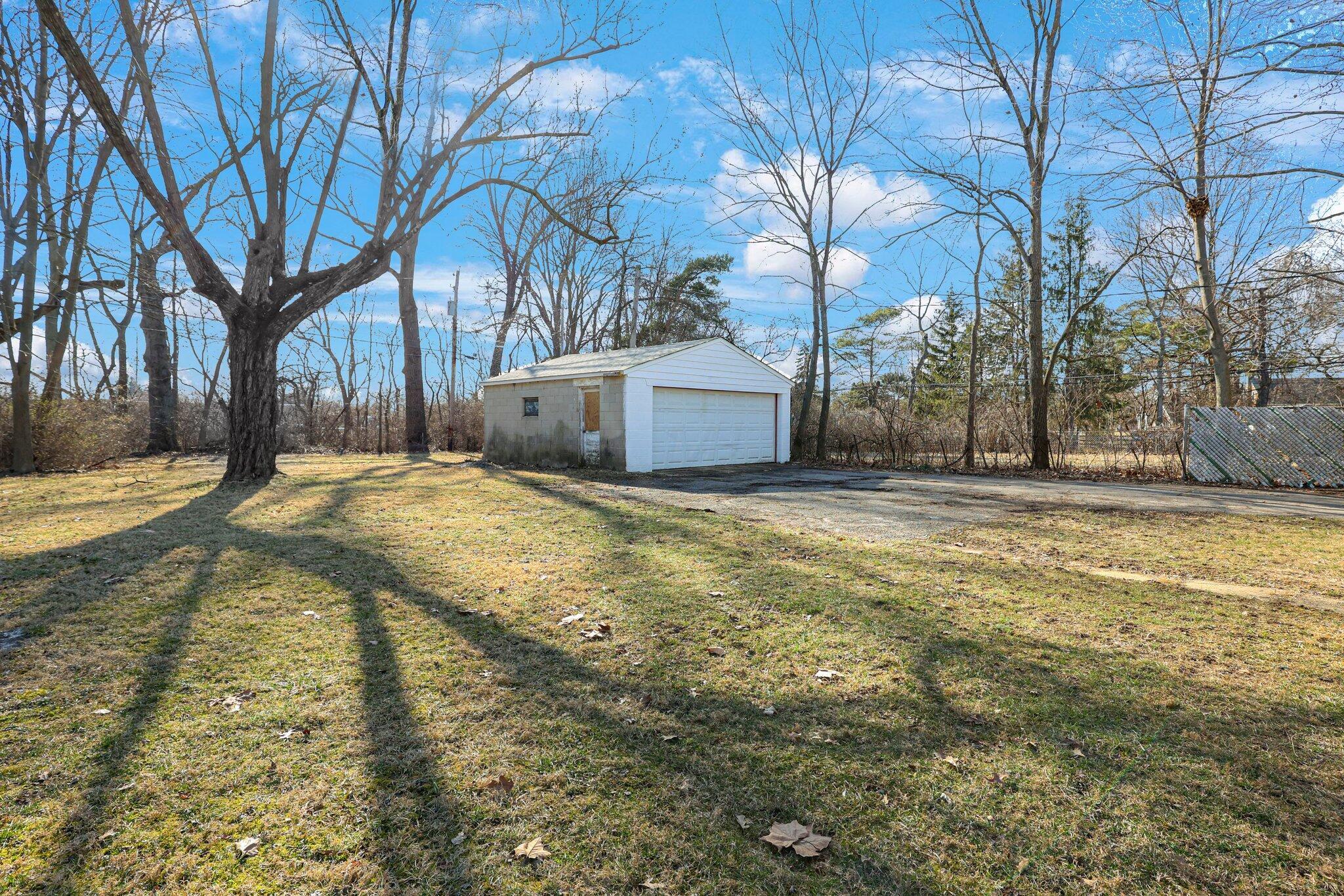1551 Smith Road Columbus, OH 43207 - Photo 2 of 25 25-web-or-mls-1551-smith-rd