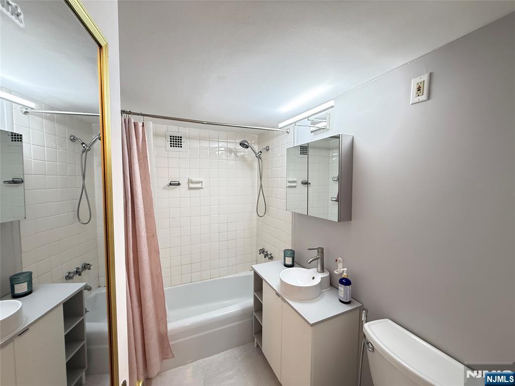 265 Main Street, Unit 702 Ridgefield Park, NJ 07660 - Photo 13 of 27