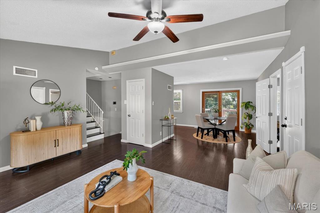 10915 Ridge Forest Drive St. Louis, MO 63123 - Photo 6 of 35
