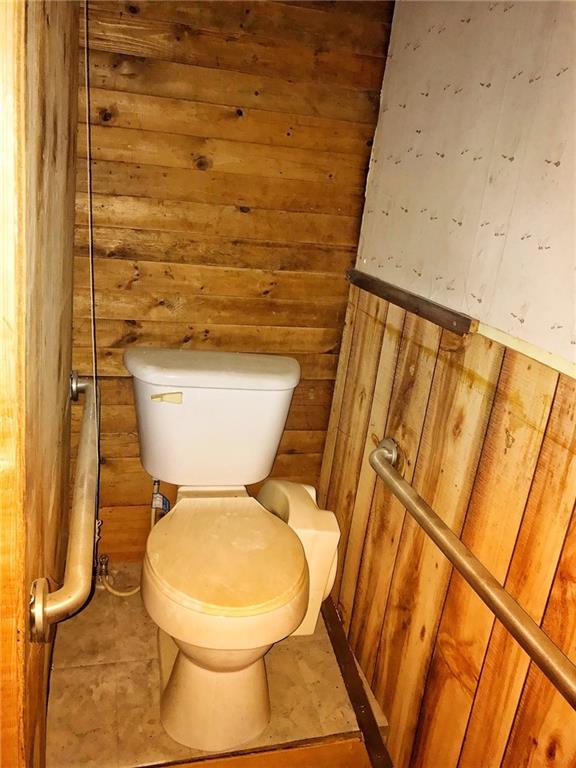 118 Vance Road New Castle, PA 16102 - Photo 11 of 18 a bathroom with a toilet and a shower