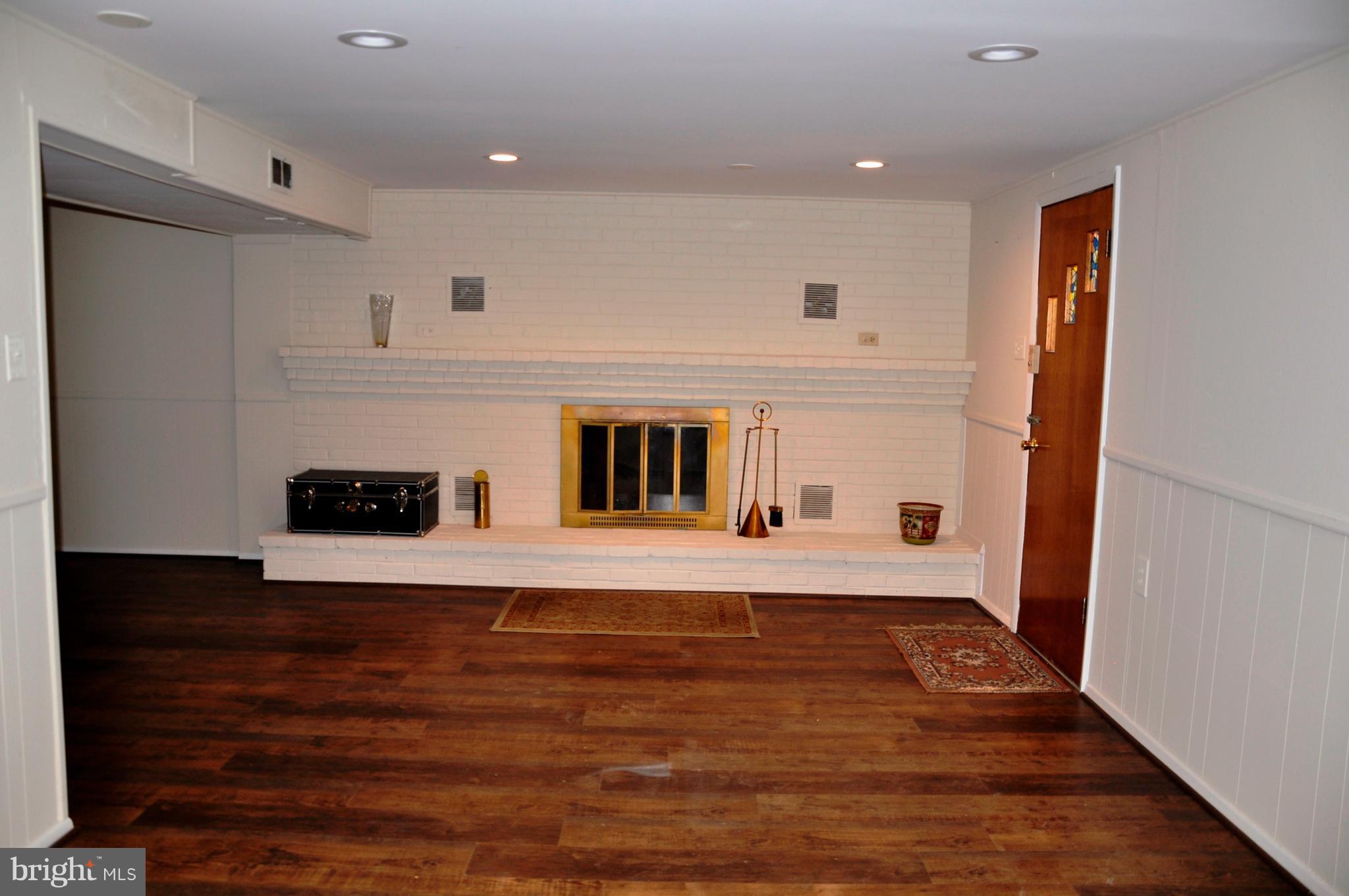 11405 Veirs Mill Road Wheaton, MD 20902 - Photo 16 of 24 Family Room