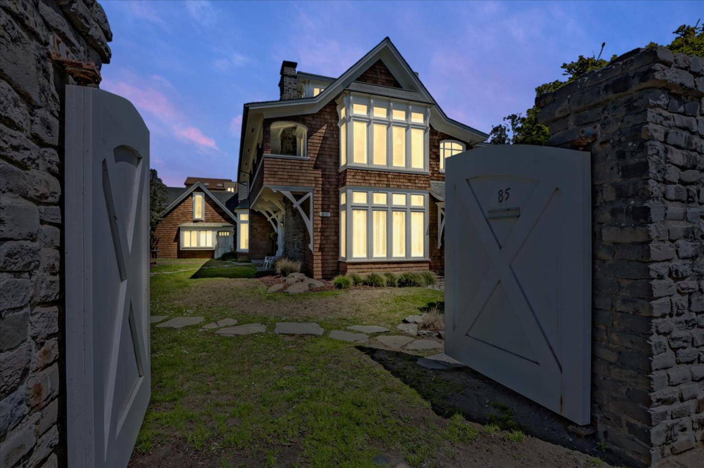 85 Clarendon Road Pacifica, CA 94044 - Photo 2 of 74