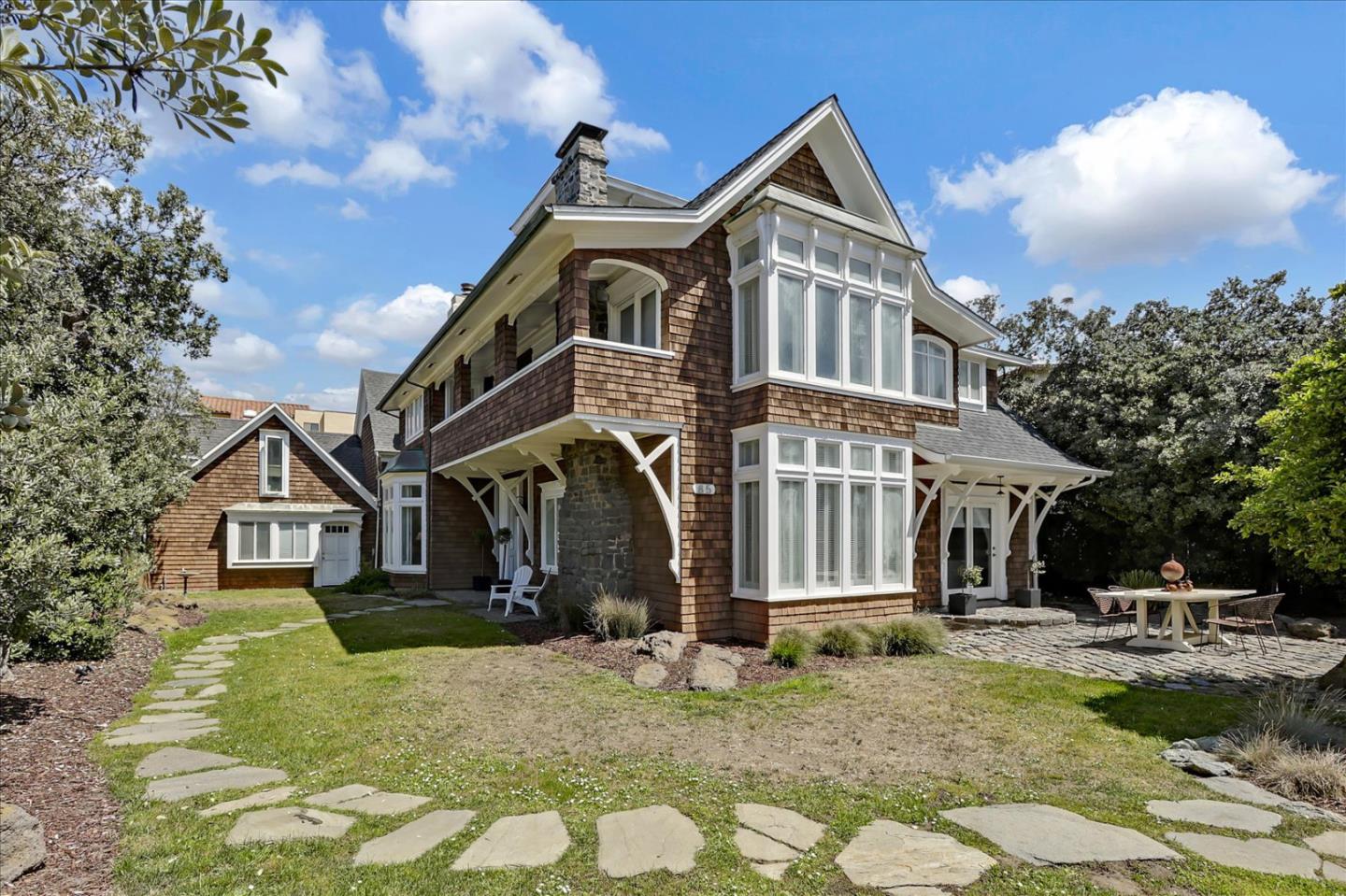 85 Clarendon Road Pacifica, CA 94044 - Photo 7 of 74 a front view of a house with a yard